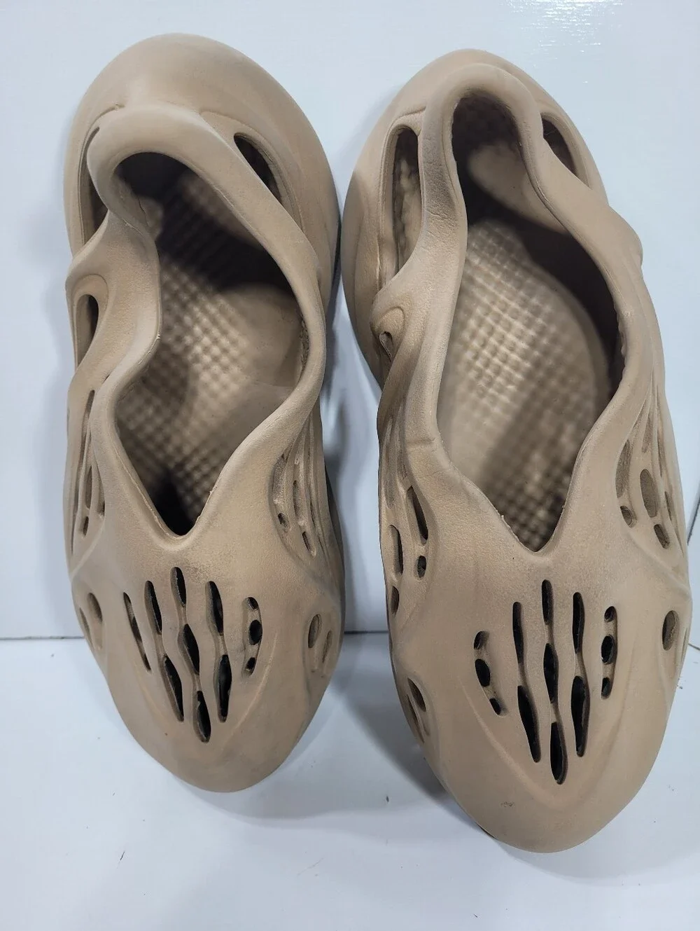 Adidas Yeezy Foam Runner Ochre Mens Size 9 GW3354 Clog RNNR Slip On